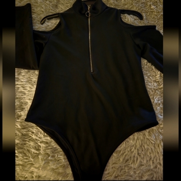 New York and Company Black Sexy Zip-Up Body Suit Bare Shoulders Sz. M - Picture 3 of 4